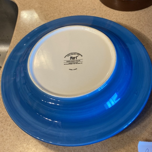 Pier 1 SUNFLOWER FIELDS deep dish plate set of .2 discontinued. Excel condition - Picture 3 of 3